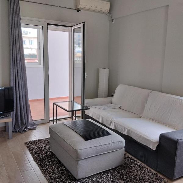 Roofgarden Apartment, Atény