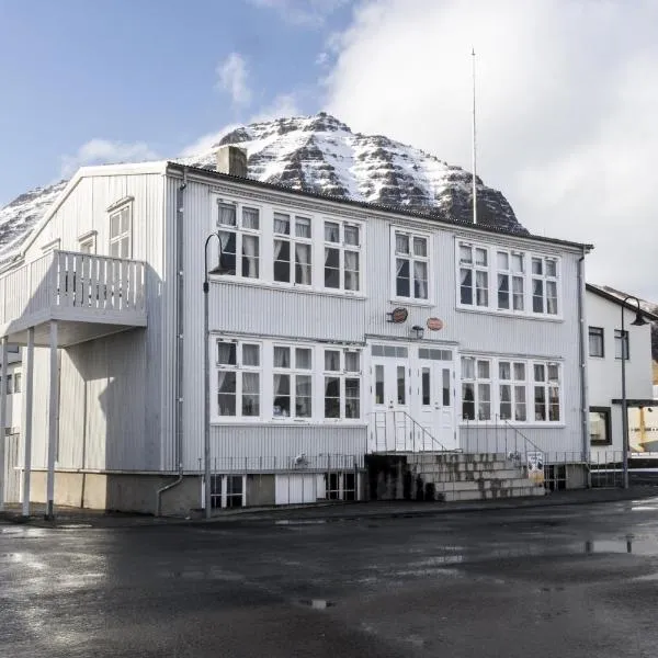 Einarshúsid Guesthouse, Hotel in Bolungarvík