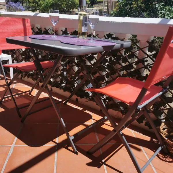 Las Tres Macetas, hotel v Malaze