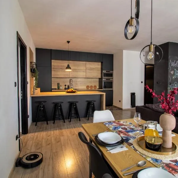 Modern oasis apartment Split PRIVATE PARKING, hotel in Split