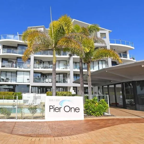 Luxurious Beachfront Apartment, hotel in Hervey Bay