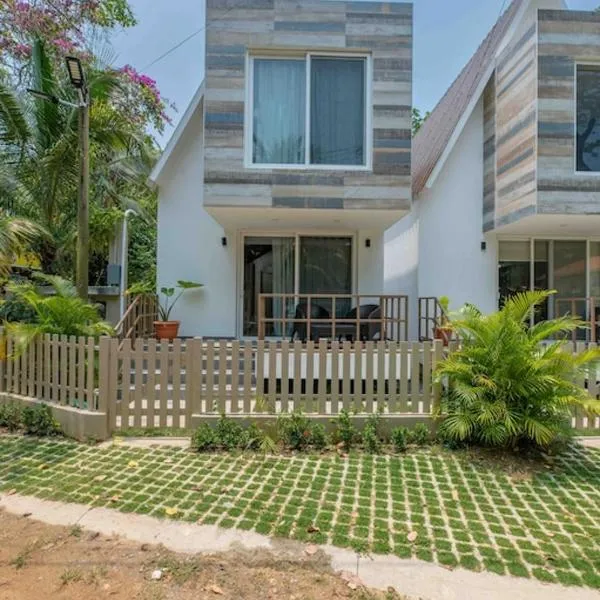 Cozy Beach Villa at The Shores 5 minutes from the beach, hotel in West End