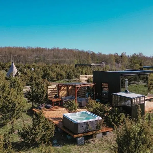 Juniper Minivilla Jacuzzi & Sauna，位于Söderby的酒店