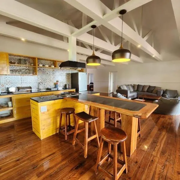 Luxury Seaview Getaway, khách sạn ở Lopes