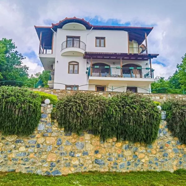 Villa Etheras - Nested between Nature by Amazing View - 5 mins from Edessa, hotel v destinaci Edessa