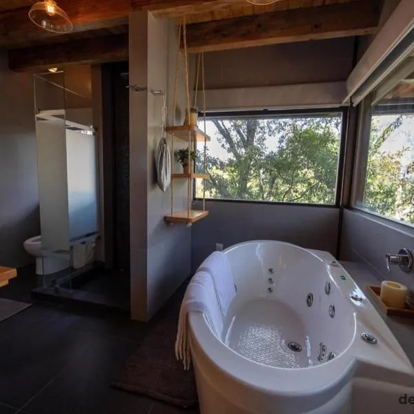 Deluxe Cabin Located in the Woods with Private Jacuzzi - Valle 2, hôtel à Valle de Bravo