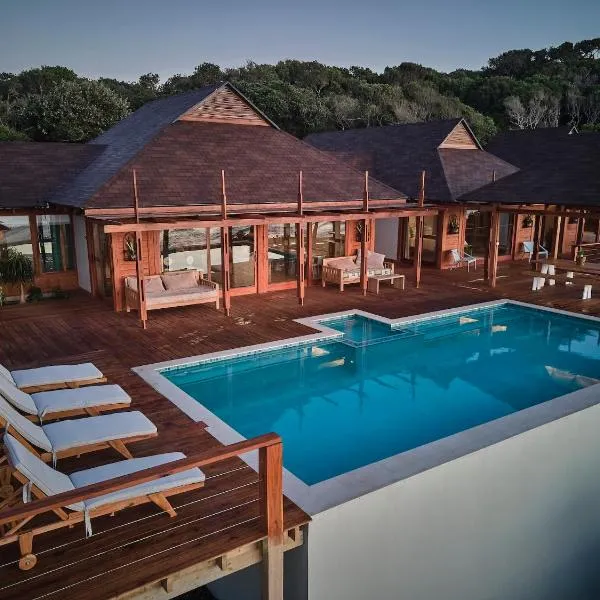 Aloha 10 I 4Bed Villa with Stunning Sea View Pool, hotel en Ponta Mamoli
