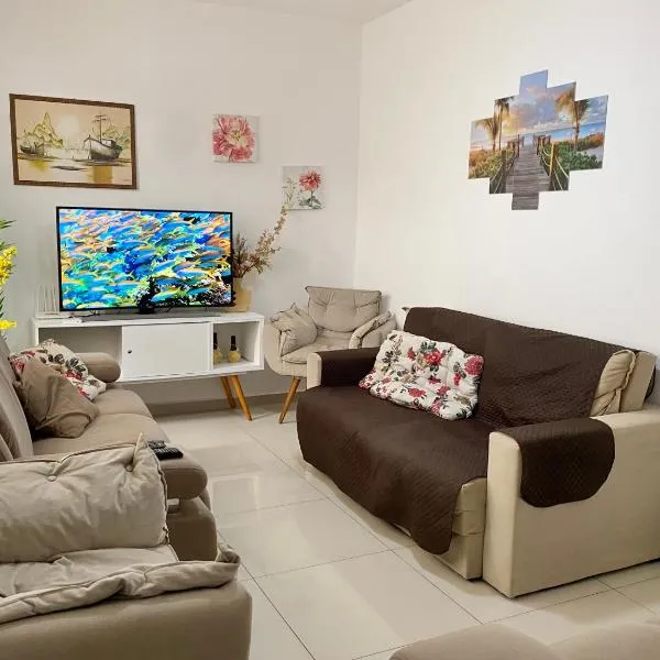 Apartamento 100 metros da praia das Astúrias, hotel v destinaci Guarujá