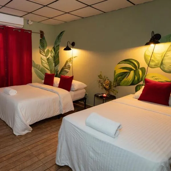 Hostal & Café Travelers，位于圣地亚哥的酒店