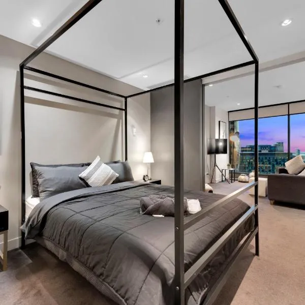 Opulent Level 25 Condo with Breathtaking Views, hotel in Melbourne
