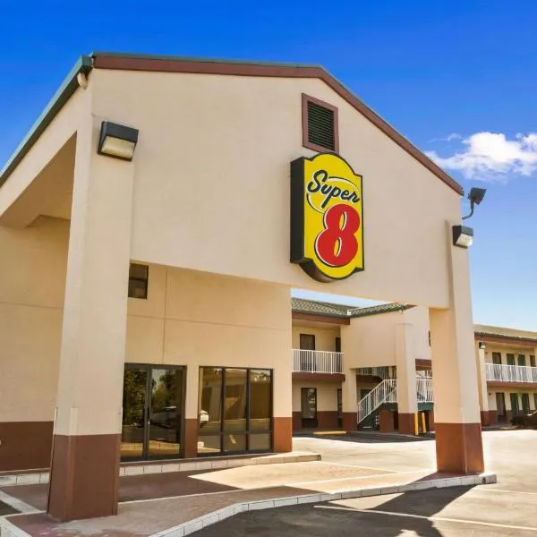 Super 8 by Wyndham Hattiesburg North - University Area, hotel a Hattiesburg