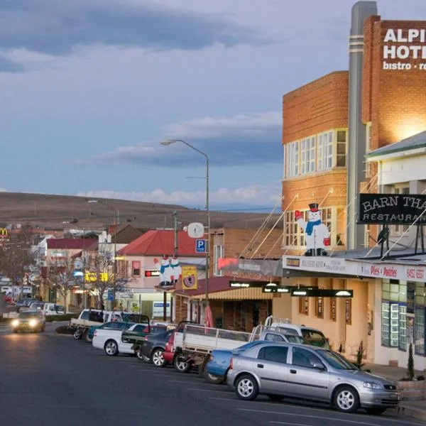 The Alpine Hotel, hotel in Cooma