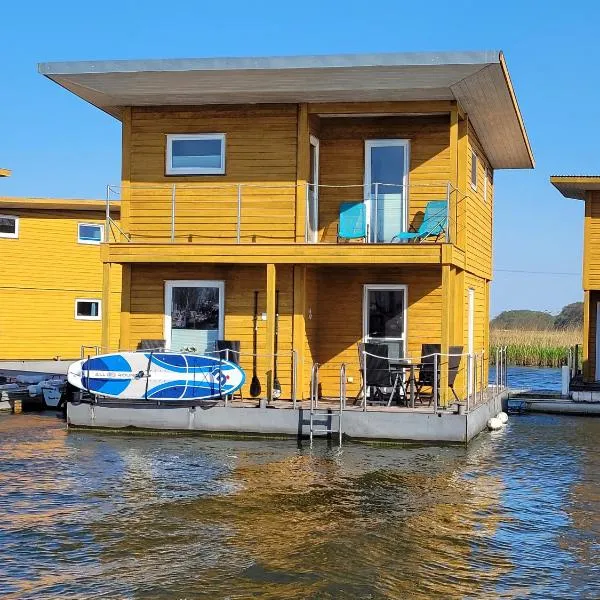 4 Sterne Dtv Floating House, отель в городе Kröslin