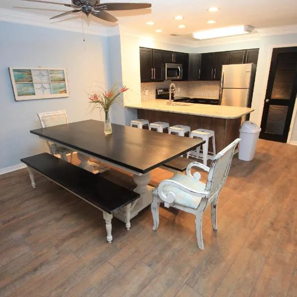 Mainsail #5 Scenic 98 Florida Beach Rentals Townhome, hotel in Destin