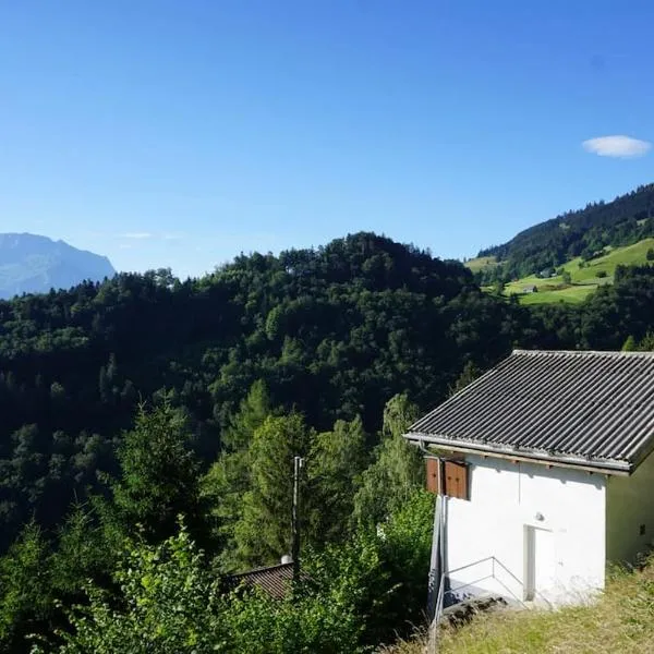 HERZLI-CHALET über dem Rheintal mit Schlossblick, hotel v destinaci Werdenberg