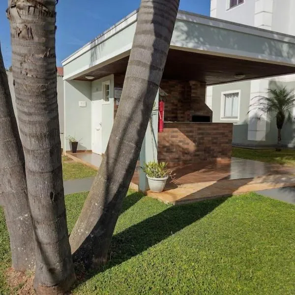 Apartamento 2 quartos de casal wi-fi TV, hotel in Ponta Grossa