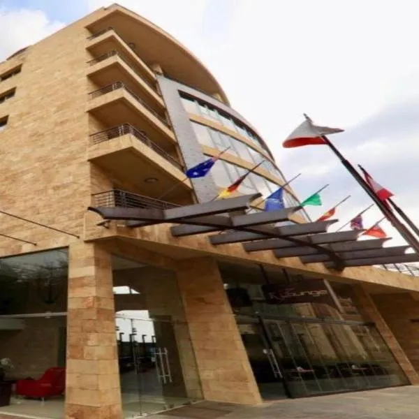 Jounieh Suites Boutique Hotel, отель в Джунии