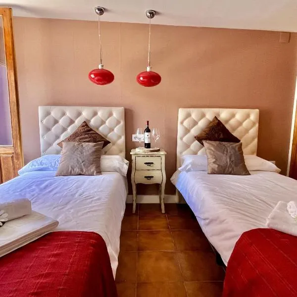 Hostal Nomadas by Gloove, ξενοδοχείο σε Villalba de la Sierra