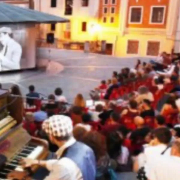 "El Paraguas del Antiguo" Parking privado gratuito-Tres dormitorios independientes, hotel in Oviedo