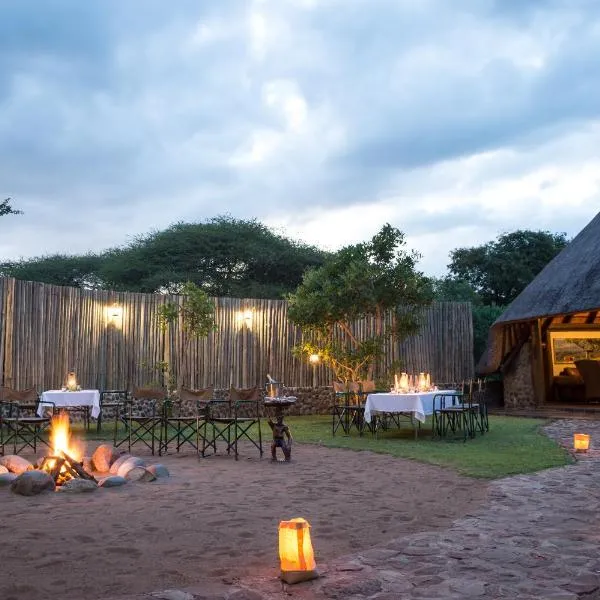Rhino River Lodge، فندق في Manyoni Private Game Reserve