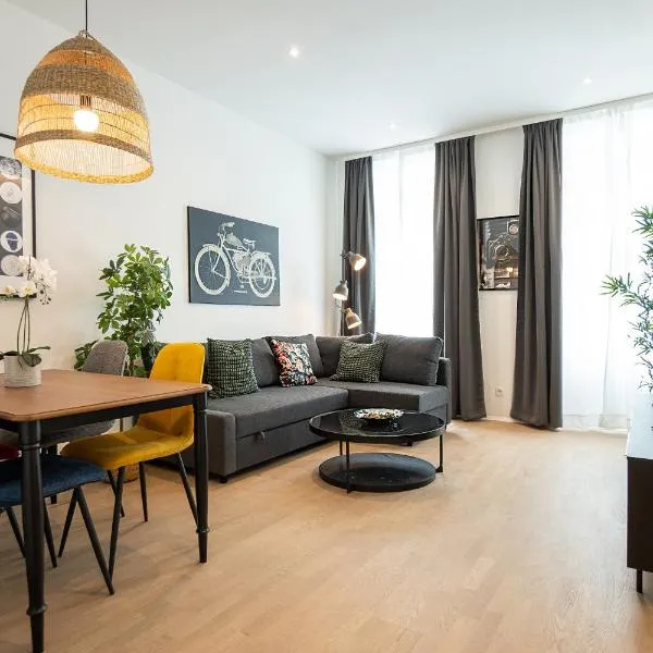 Posh studio with a king-size bed and modern design, hotel em Viena