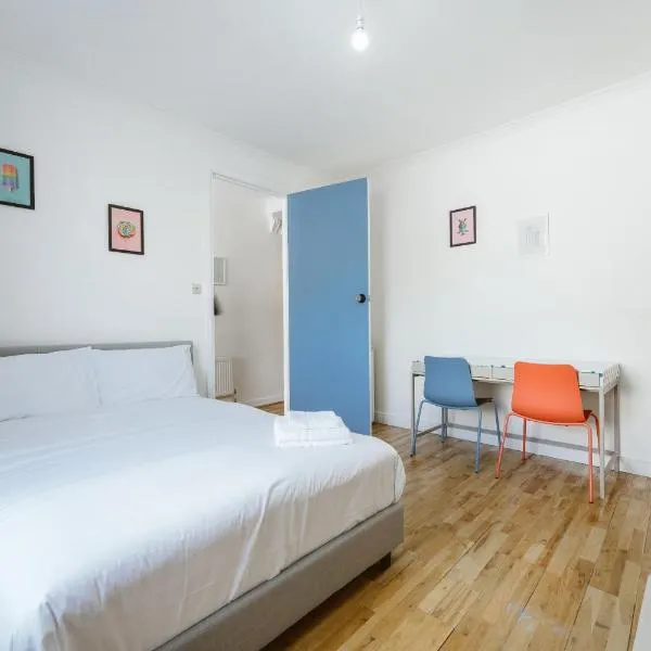 Great Rooms in Stepney Green Station - 12, hotel in London