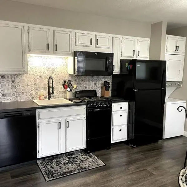 New Remodeled Luxury Condo By The Lake, No Stairs!, ξενοδοχείο σε Μπράνσον