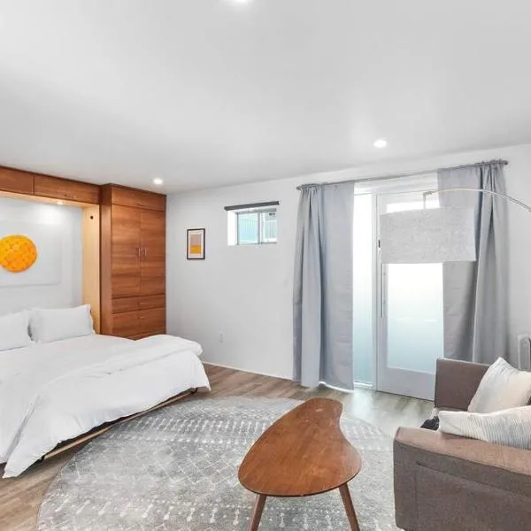 Modern Contemporary Living in DTPH - Poolside., hotelli kohteessa Phoenix
