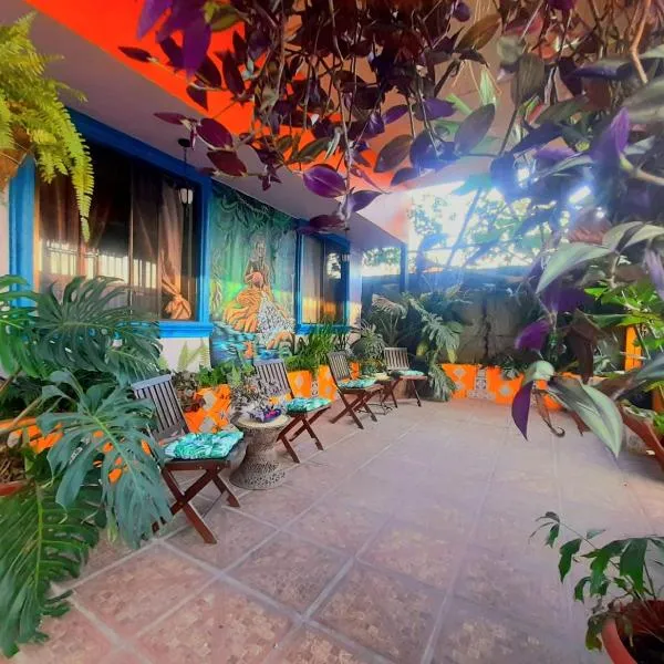 Nirvana Apartament Hostal, hotel a Alajuela