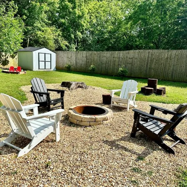Cozy Family-Friendly home w/ fenced-in backyard, hotel a Marietta