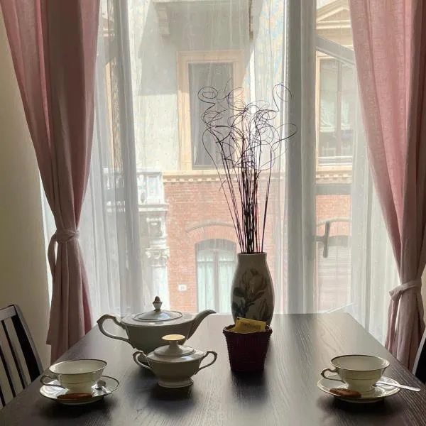 La Casa di Ringhiera - silenzioso appartamento di charme con balcone nel quadrilatero romano, Hotel in Turin