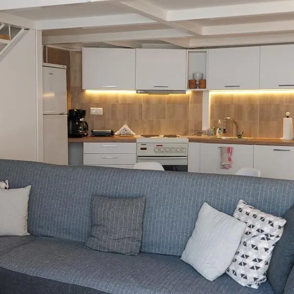 Spata center loft, hotel in Spáta