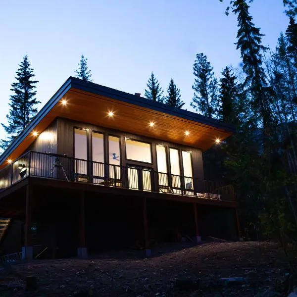 Luxury Private Cabin In The Rockies, Hotel in Golden