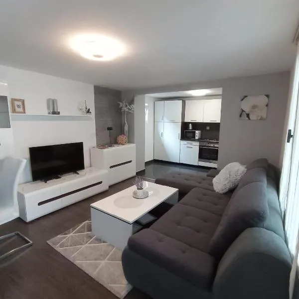 PETRA, Hotel in Ðakovo