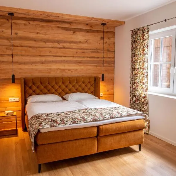 Vierseitenhof Appartements, hotel in Burg