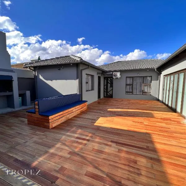 St Tropez Guest House, hotel v destinaci Phuthaditjhaba