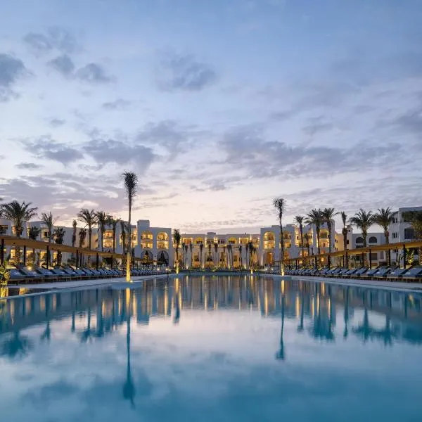 Serry Beach Resort, hotel in Hurghada