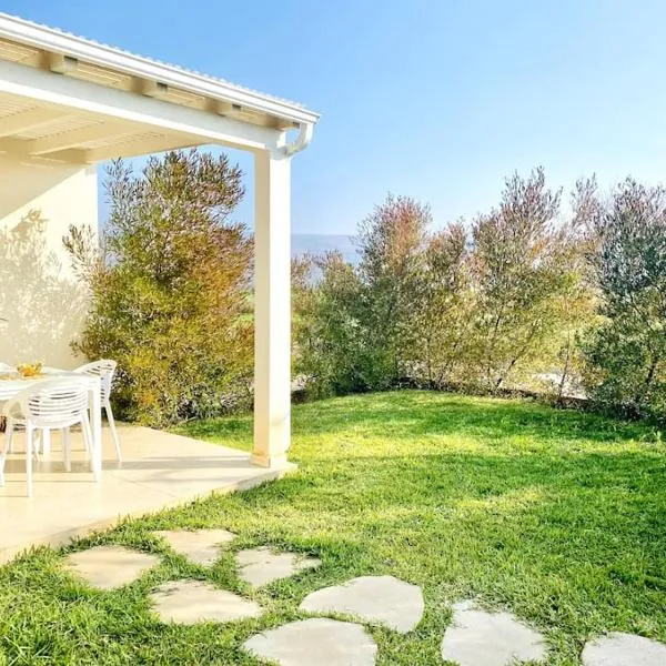 היחידה ליד הנחל עם הנוף לחרמון, hotel em Sede Neẖemya