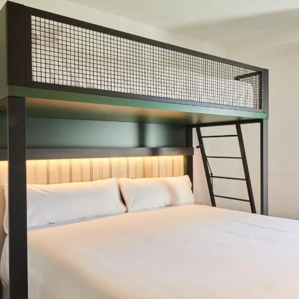 LATROUPE Prado Hostel, hotel v destinaci Madrid