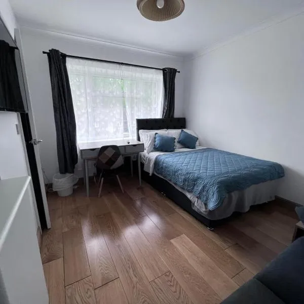 Number 25, hotel di Horley