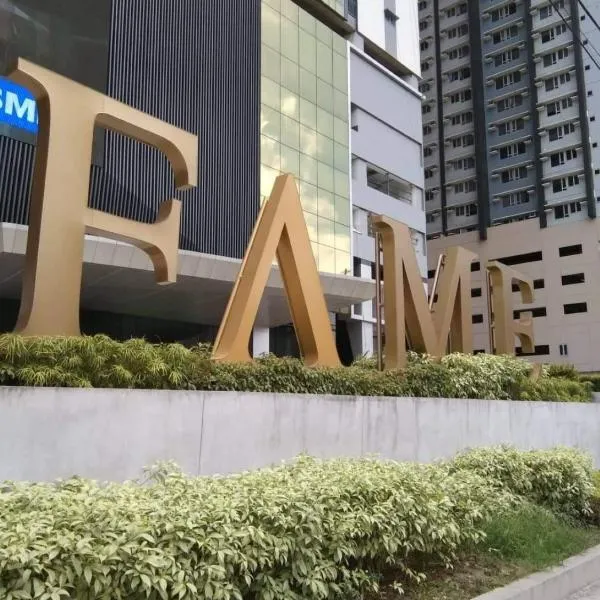 The ICONIC: Comfortable living by Awsom Phil, hotel a Manila