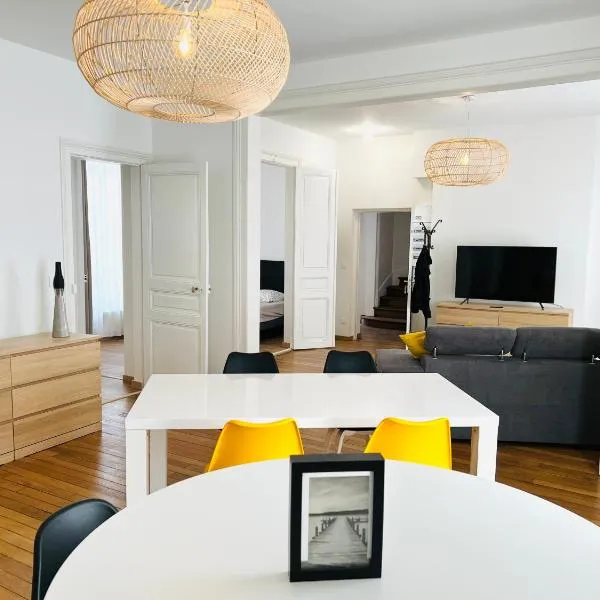 CHIC Appartement Type 4 / Parking Privé, hotel in Reims
