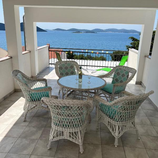 Apartmani MAI Drage 50m from the sea