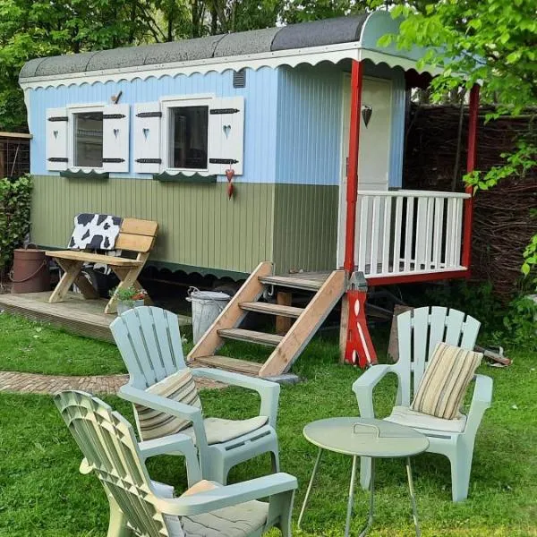 Pipowagen, hotel in Klein Medhuizen
