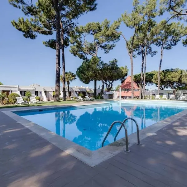 PLANALTO - Cosy house for 4 in a private condo with pool at Vilamoura, hotell sihtkohas Quarteira