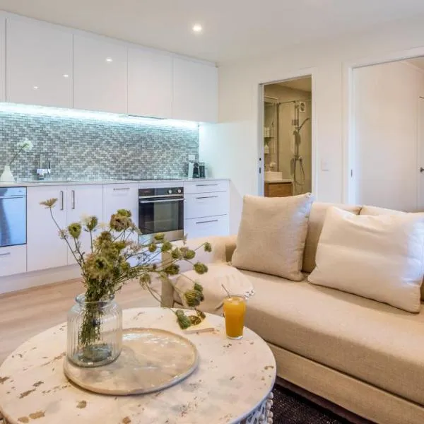 Beachside Apartment at Palm - Coast & Country, hotel in Palm Beach