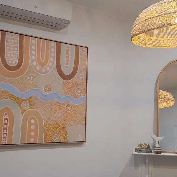 Boutique Beach House in the HEART of St. Kilda, hotel in Melbourne