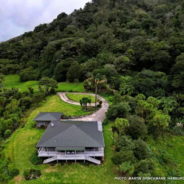 Waiotemarama Falls Lodge، فندق في أوبونوني