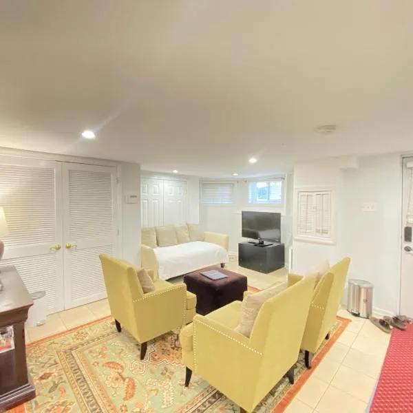 Renovated English Basement 2bdrm Home near METRO, hotel in Washington, D.C.