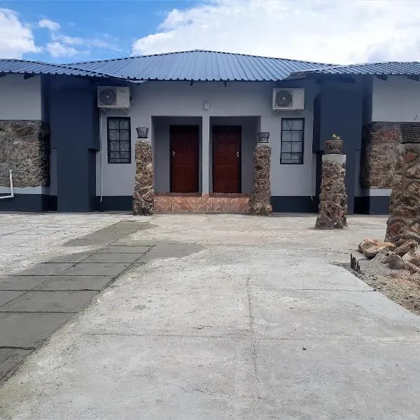 Pelican Lodge and Camping, hotel sa Nata